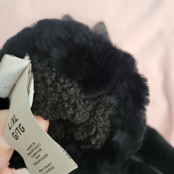 UGG Quilted Gloves - Picture 5 of 6